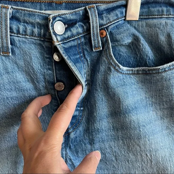 Levi’s Premium Wedgie Fit High Waist Jeans Shorts Size 30 Distressed Raw Hem - Picture 4 of 14